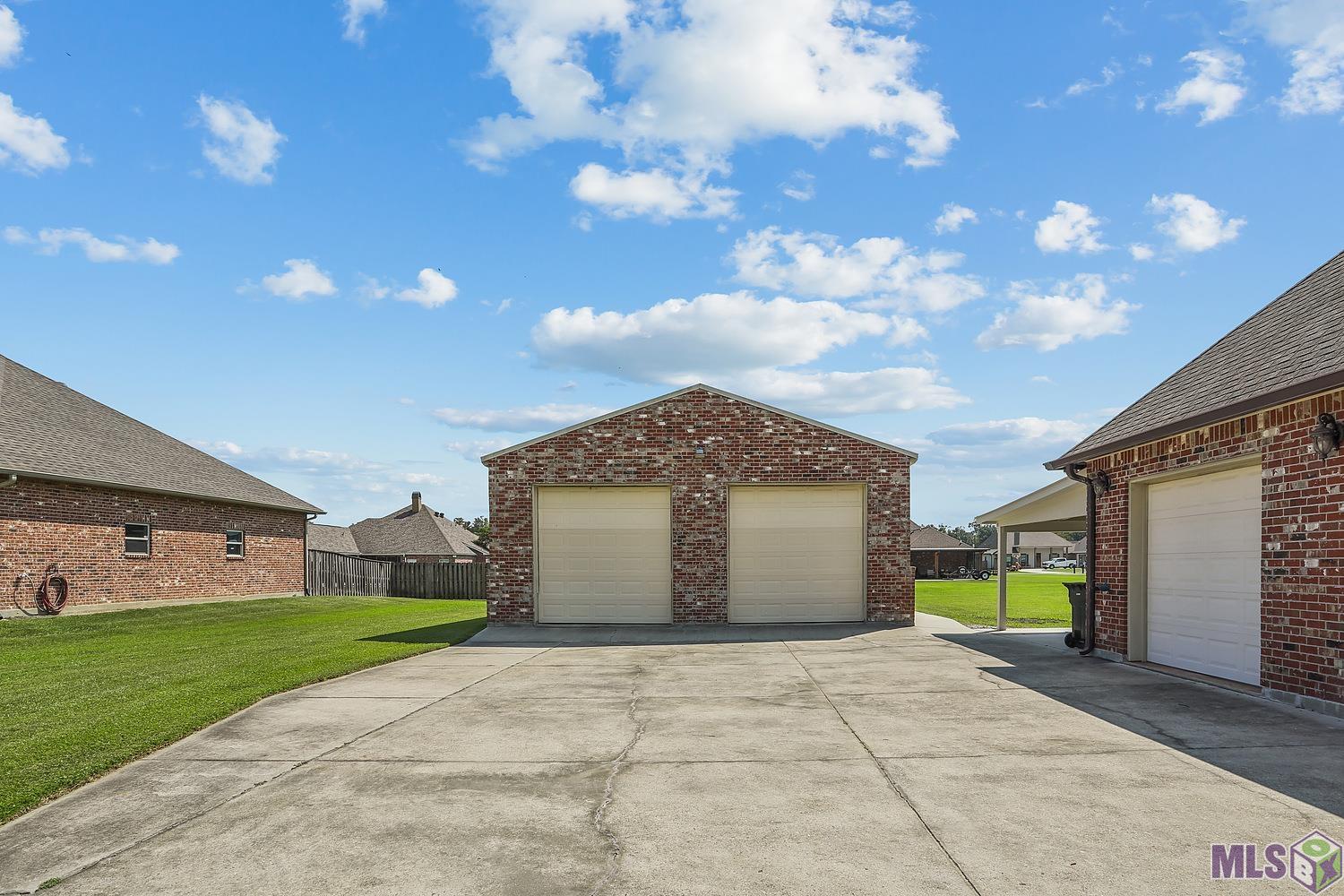 42439 Clouatre Road Gonzales, LA 70737 - Photo 5 of 24