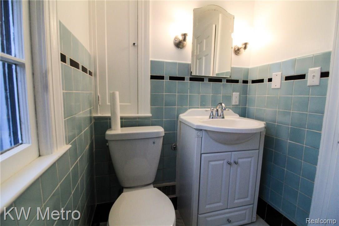 15361 Stahelin Road Detroit, MI 48223 - Photo 4 of 33 2b1ae19b356d4a7aaeff76aaef46256b.jpeg
