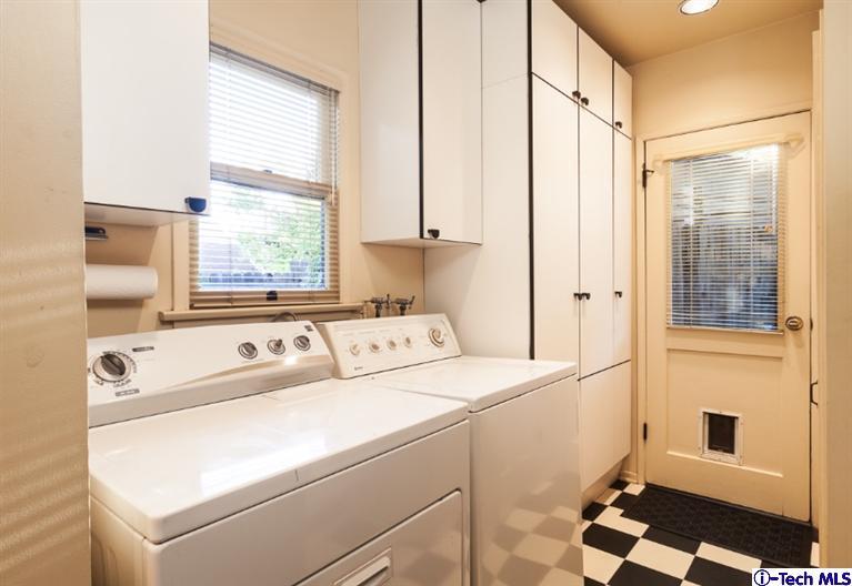 525 Lakeview Road Pasadena, CA 91105 - Photo 17 of 23 a utility room with dryer and washer
