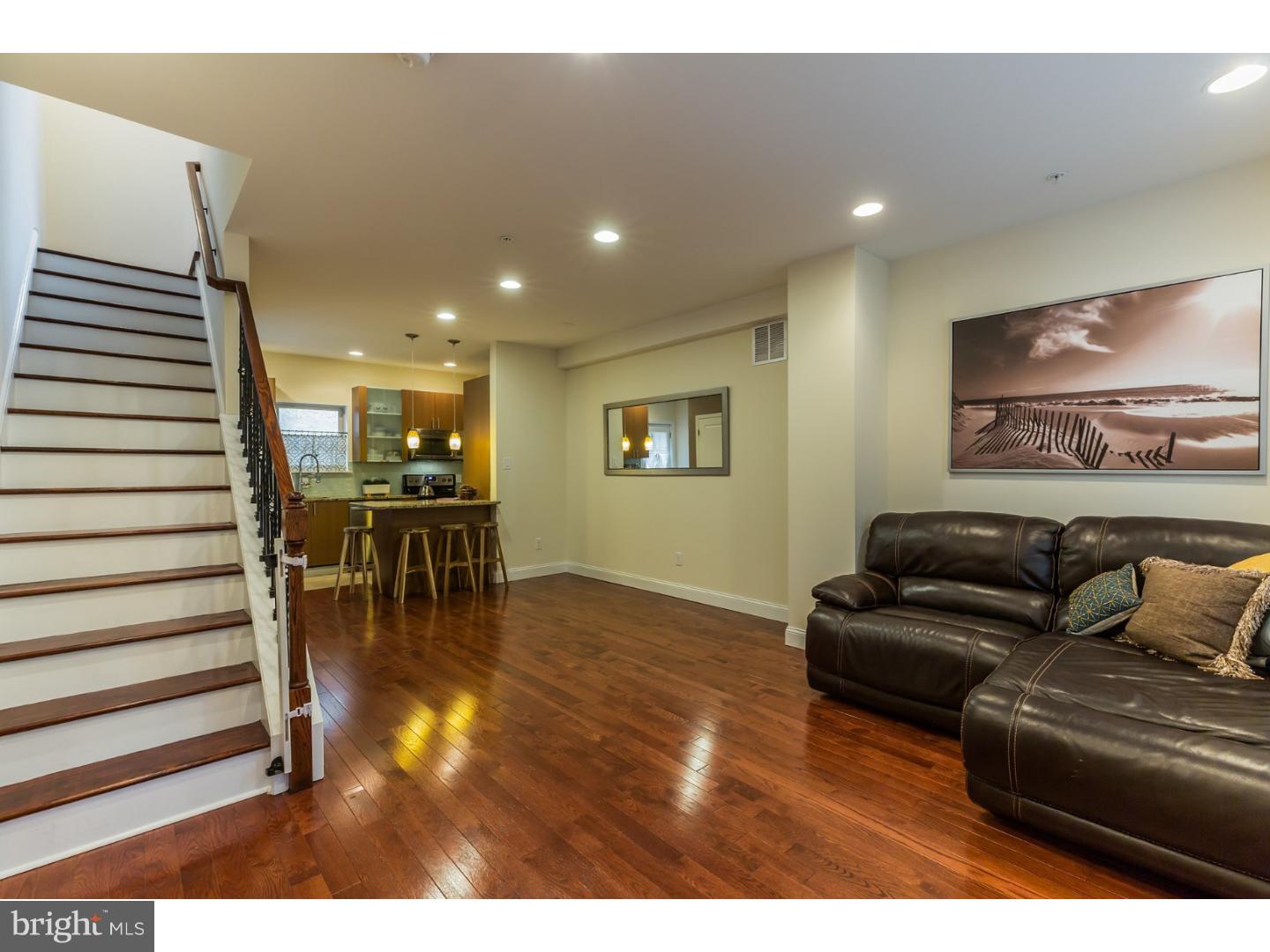 1935 West George Street Philadelphia, PA 19130 - Photo 6 of 23 Living Room