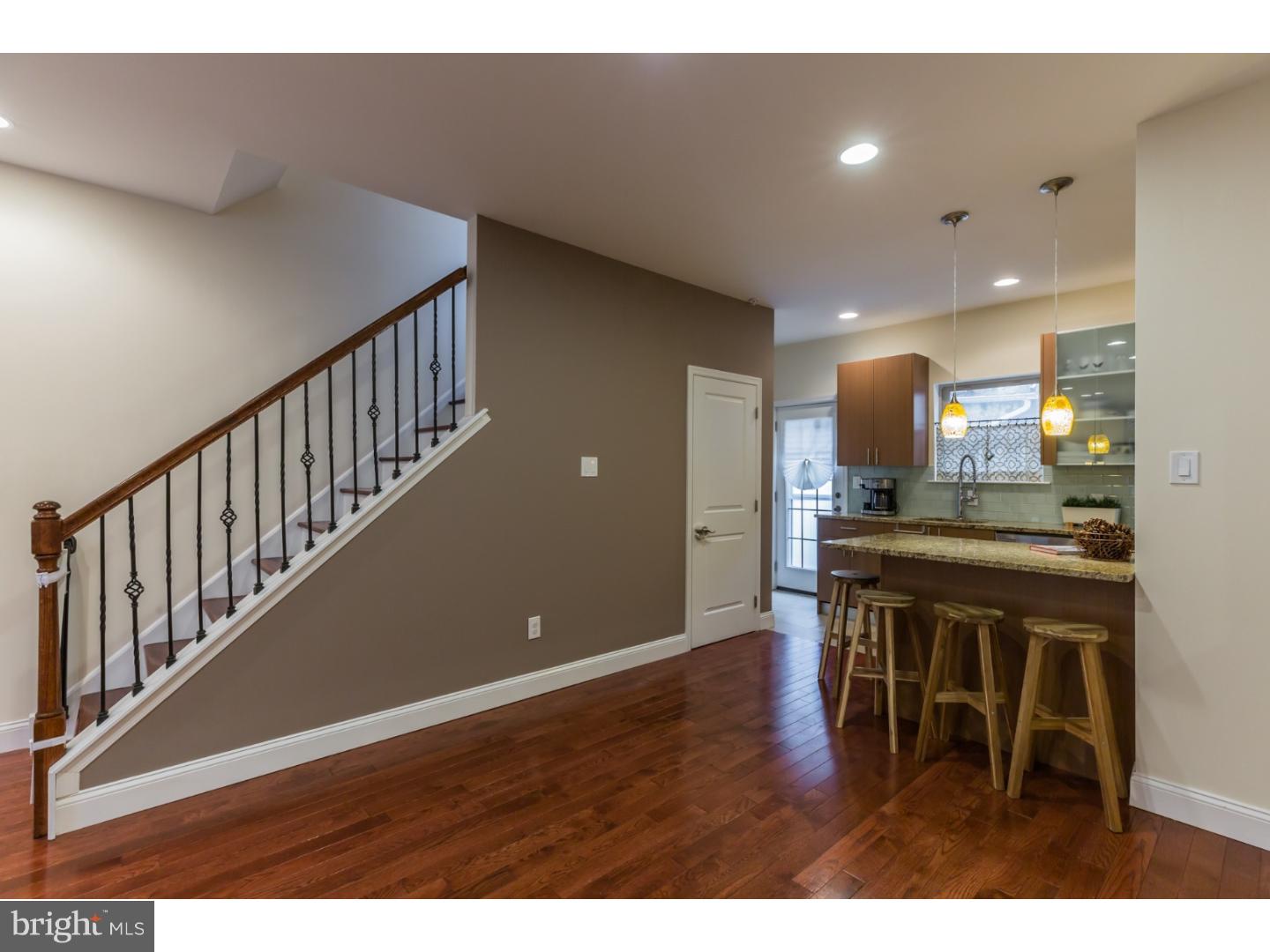 1935 West George Street Philadelphia, PA 19130 - Photo 8 of 23 Living Room