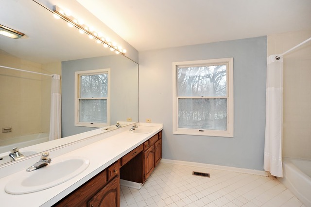 720 Kennedy Road Lake Forest, IL 60045 - Photo 8 of 11