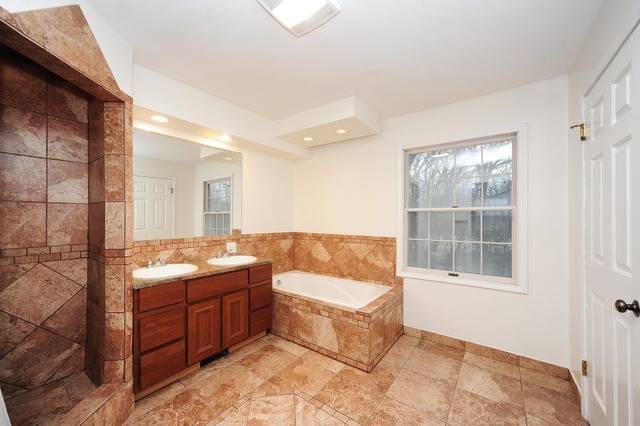 720 Kennedy Road Lake Forest, IL 60045 - Photo 9 of 11
