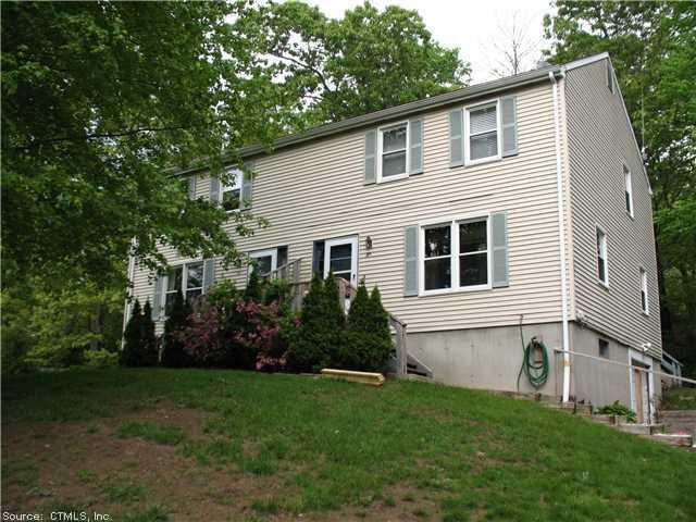 a view of a house with backyard and garden