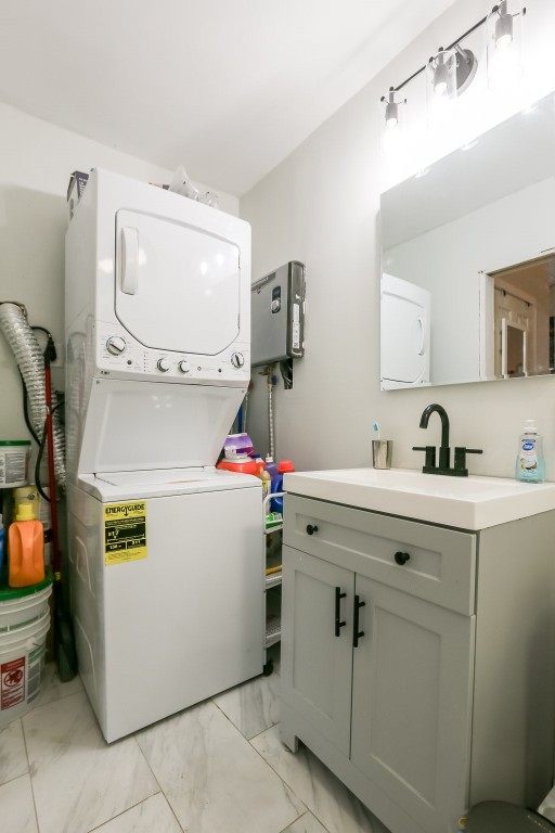 308 East 32nd Street, Unit B Austin, TX 78705 - Photo 23 of 27 a utility room with cabinets dryer and washer