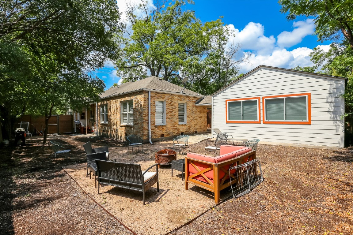 308 East 32nd Street, Unit B Austin, TX 78705 - Photo 25 of 27 a backyard of a house with yard barbeque oven and outdoor seating