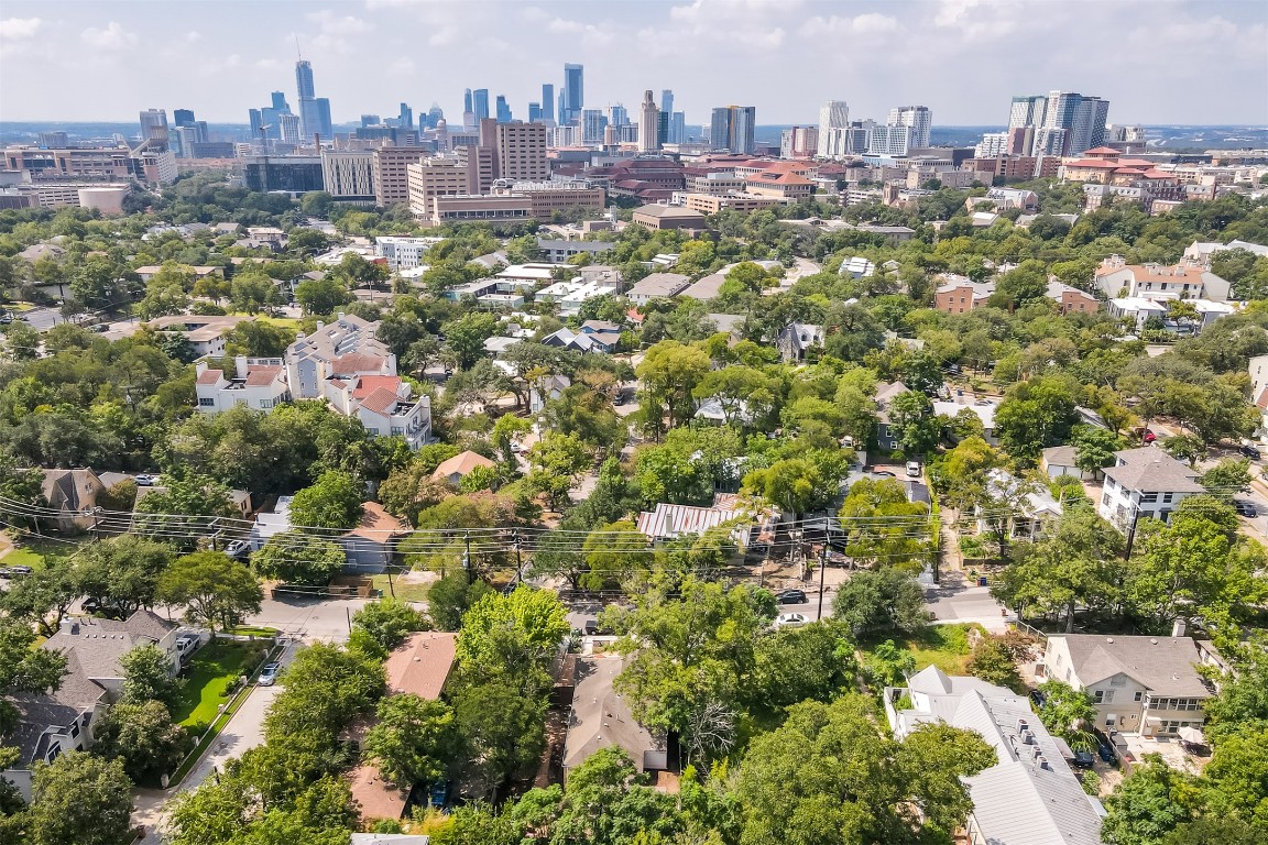 308 East 32nd Street, Unit B Austin, TX 78705 - Photo 27 of 27 a view of a city
