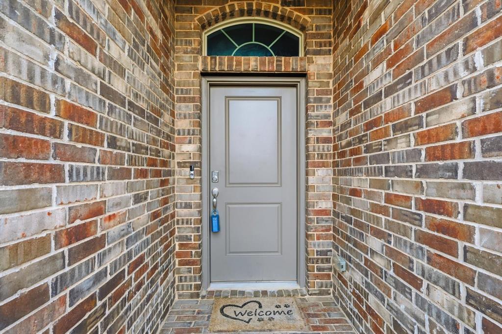 1420 Pleasanton Road Cleburne, TX 76033 - Photo 4 of 39 a view of a door of the house