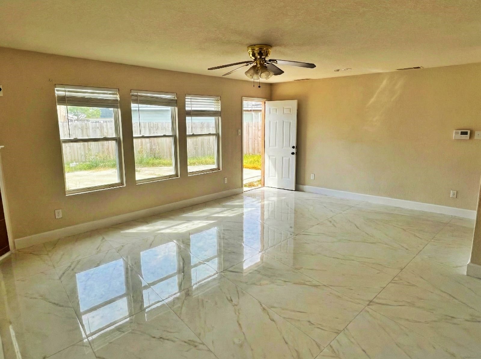 10314 Moonset Lane Houston, TX 77016 - Photo 2 of 10