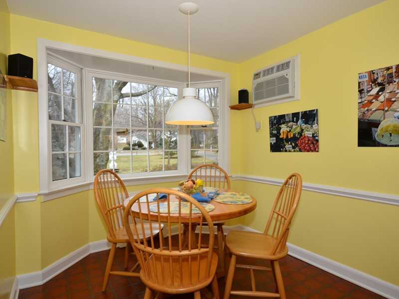 21 Cross Road Darien, CT 06820 - Photo 19 of 25 a dining room with furniture and window