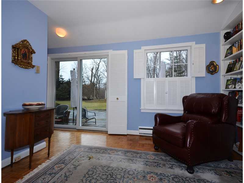 21 Cross Road Darien, CT 06820 - Photo 22 of 25 a living room with furniture and a window