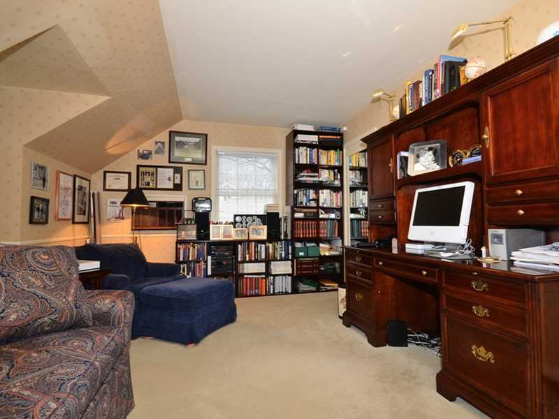 21 Cross Road Darien, CT 06820 - Photo 23 of 25 a view of a livingroom with workspace and a couch