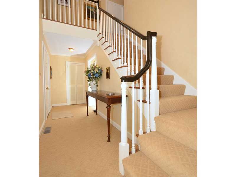 21 Cross Road Darien, CT 06820 - Photo 4 of 25 a view of entryway