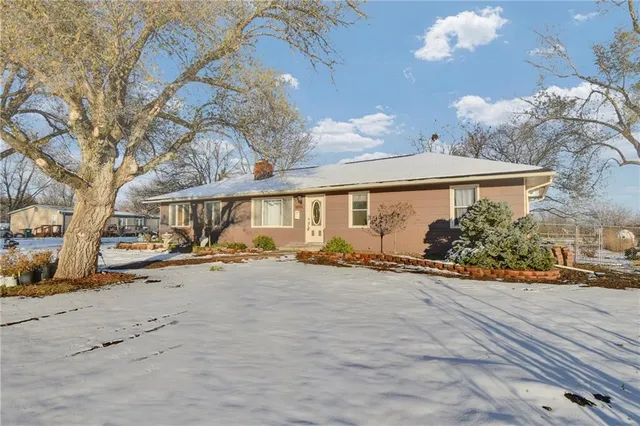 $425,000 | 24511 South State Route, East Lynne, MO 64743