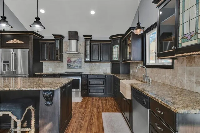 $425,000 | 24511 South State Route, East Lynne, MO 64743