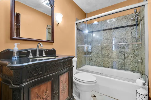 $425,000 | 24511 South State Route, East Lynne, MO 64743