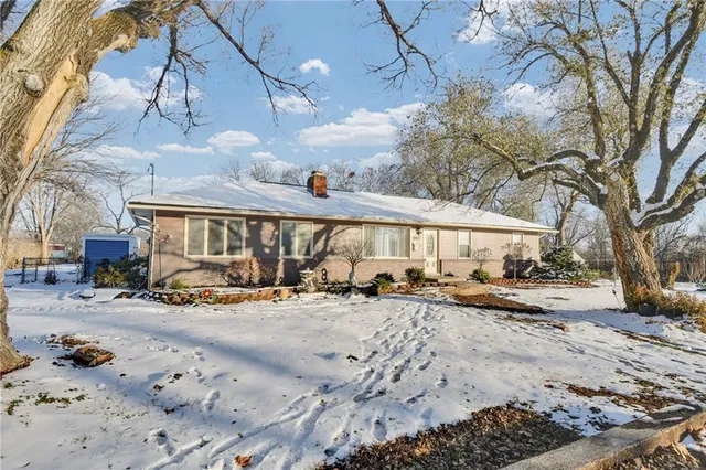 $425,000 | 24511 South State Route, East Lynne, MO 64743