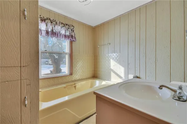 $415,000 | 24511 South State Route, East Lynne, MO 64743