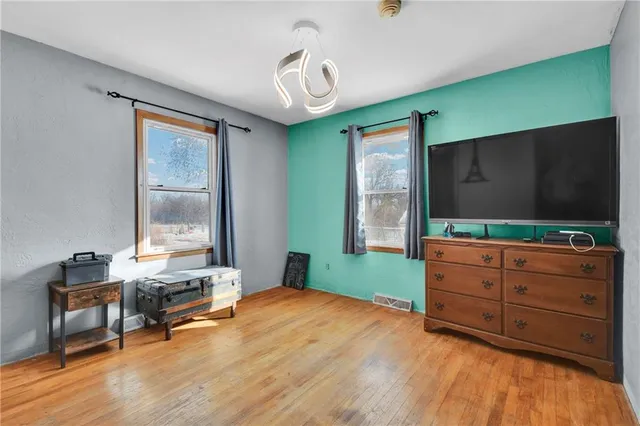 $425,000 | 24511 South State Route, East Lynne, MO 64743