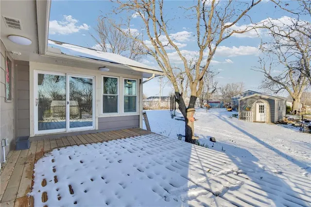 $425,000 | 24511 South State Route, East Lynne, MO 64743