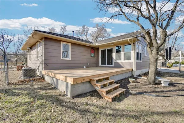 $415,000 | 24511 South State Route, East Lynne, MO 64743