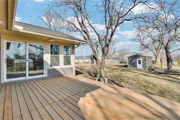 $415,000 | 24511 South State Route, East Lynne, MO 64743