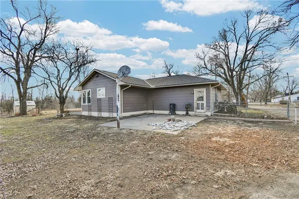 $415,000 | 24511 South State Route, East Lynne, MO 64743