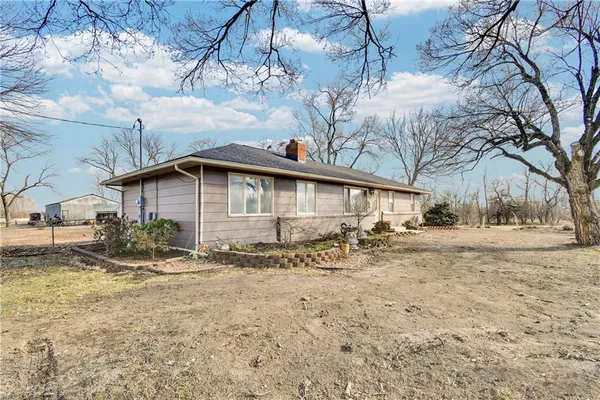 $415,000 | 24511 South State Route, East Lynne, MO 64743
