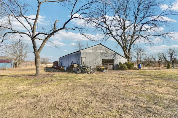 $415,000 | 24511 South State Route, East Lynne, MO 64743