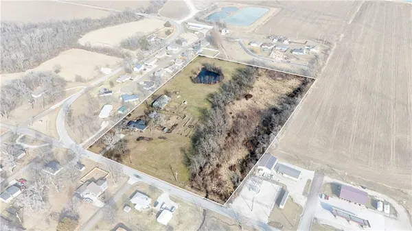 $415,000 | 24511 South State Route, East Lynne, MO 64743