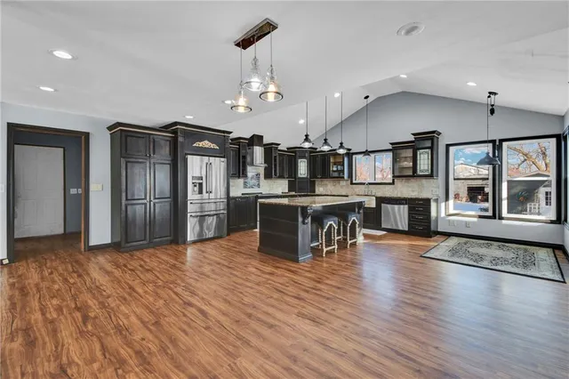 $425,000 | 24511 South State Route, East Lynne, MO 64743