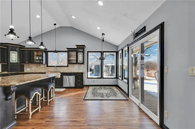 $425,000 | 24511 South State Route, East Lynne, MO 64743