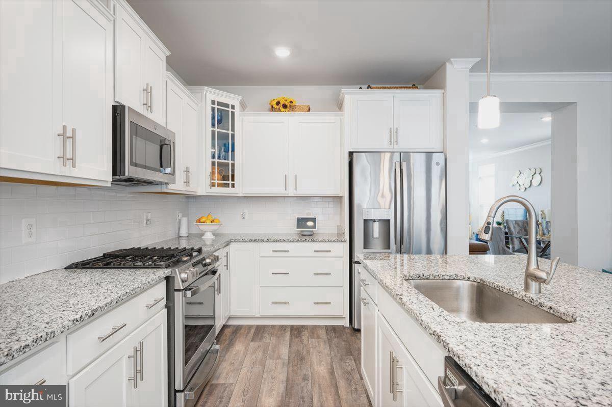 5950 Forum Square Frederick, MD 21703 - Photo 2 of 39 Huge kitchen w/ an island, granite & S/S appl