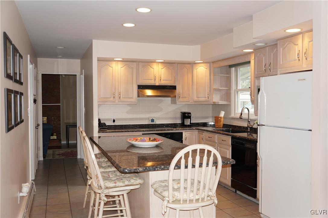 2760 Saddlebrook Lane Bethlehem, PA 18017 - Photo 6 of 16 Gallery Image 6