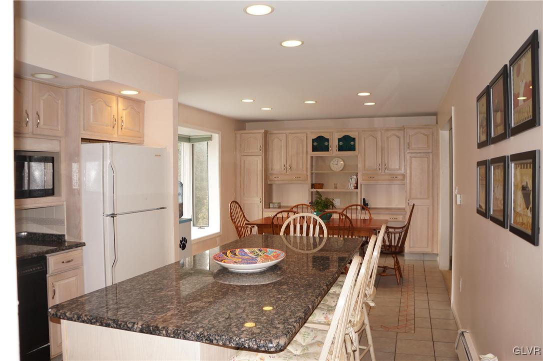 2760 Saddlebrook Lane Bethlehem, PA 18017 - Photo 7 of 16 Gallery Image 7
