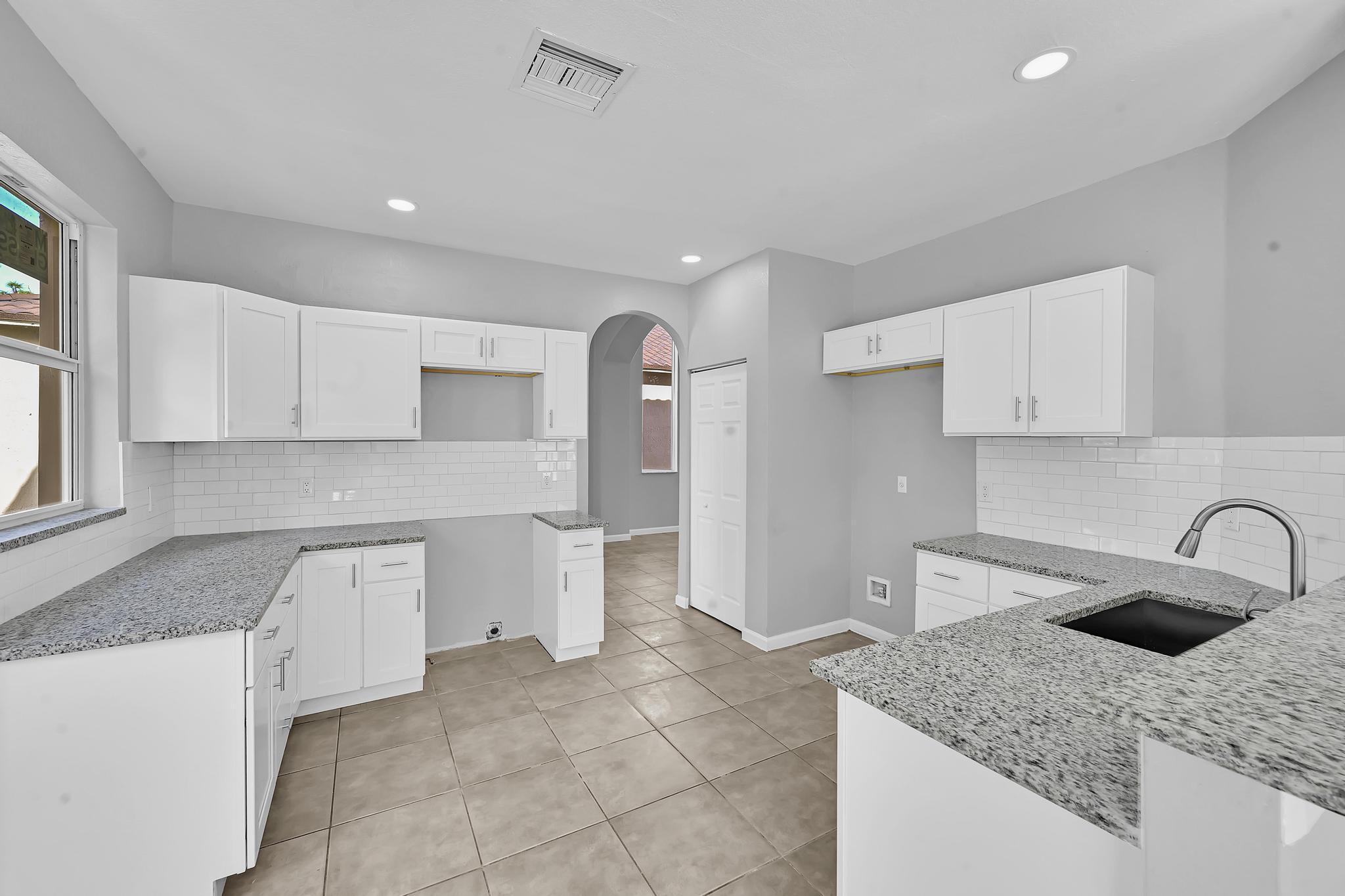 5557 Spanish River Road Fort Pierce, FL 34951 - Photo 10 of 28 Z63_0292