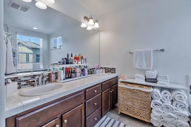 $410,000 | 915 Winchell Way West, Madera, CA 93636