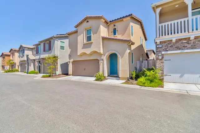 $410,000 | 915 Winchell Way West, Madera, CA 93636