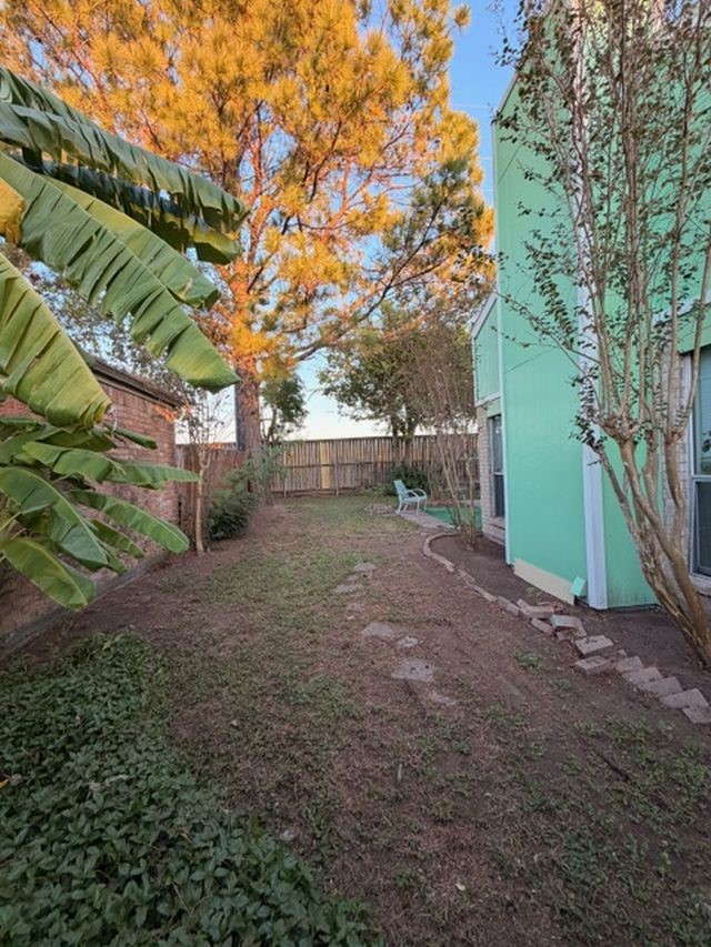 2955 Shadow Trail Drive Houston, TX 77082 - Photo 5 of 19 a backyard of a house with lots of green space