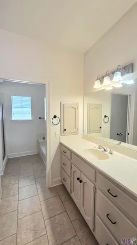 $2,500 | 822 Woodcliff Drive, Baton Rouge, LA 70815