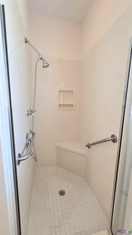 $2,500 | 822 Woodcliff Drive, Baton Rouge, LA 70815