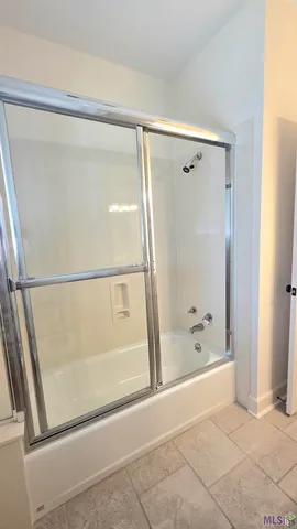 $2,500 | 822 Woodcliff Drive, Baton Rouge, LA 70815