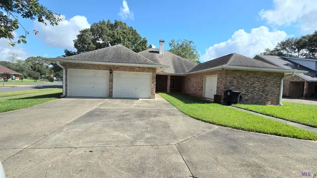 $2,500 | 822 Woodcliff Drive, Baton Rouge, LA 70815