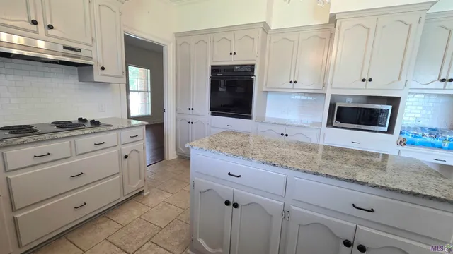 $2,500 | 822 Woodcliff Drive, Baton Rouge, LA 70815