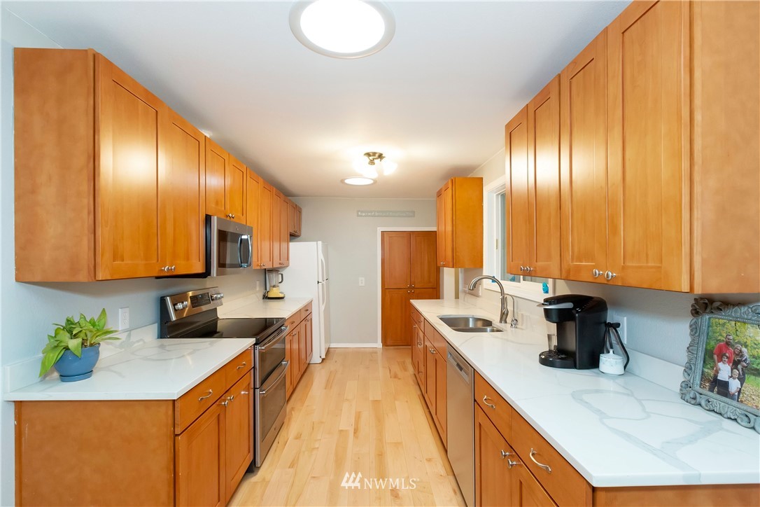 3528 Arvick Road Southeast Port Orchard, WA 98366 - Photo 8 of 40 Gallery Image 8