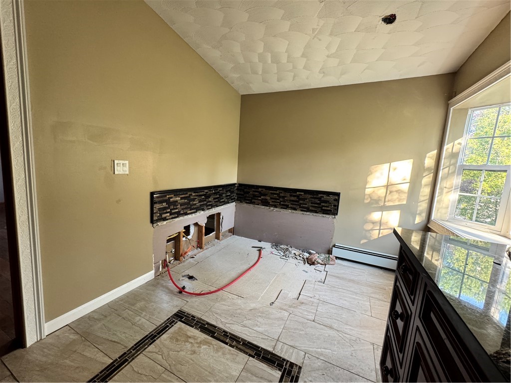 81 Eagle Road Cranston, RI 02920 - Photo 12 of 29