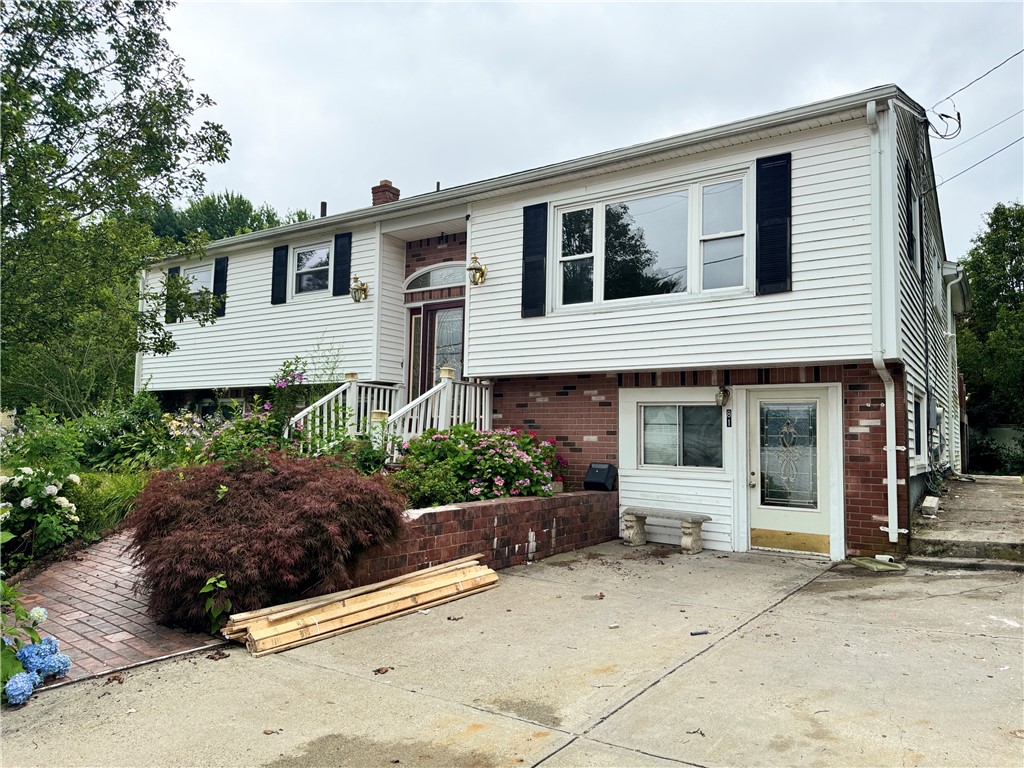 81 Eagle Road Cranston, RI 02920 - Photo 3 of 29