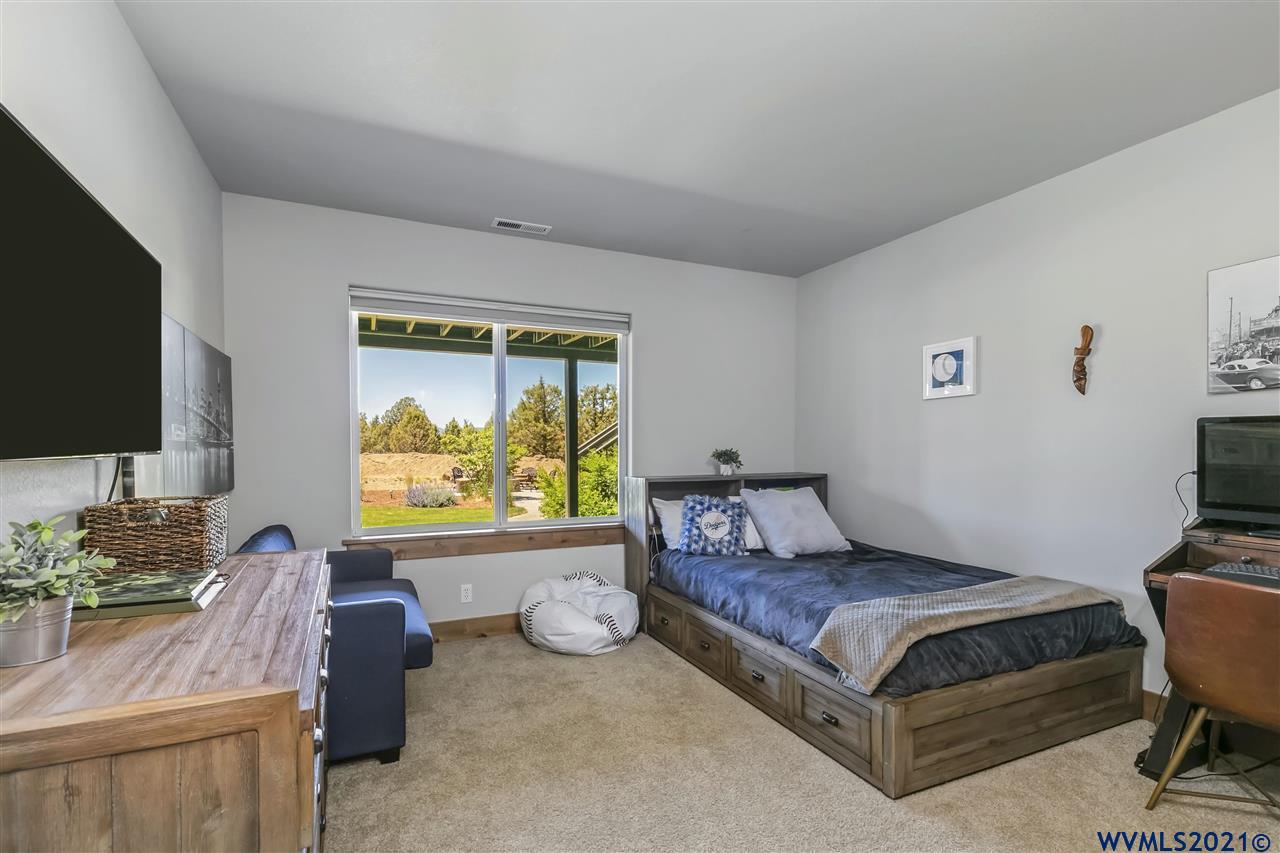 17955 Plainview Road Bend, OR 97703 - Photo 29 of 40