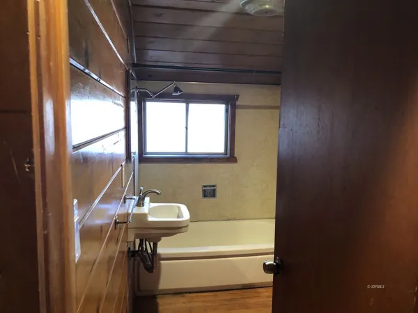 $1,300 | 54100 Pine Crest Avenue, Unit 8, Idyllwild, CA 92549