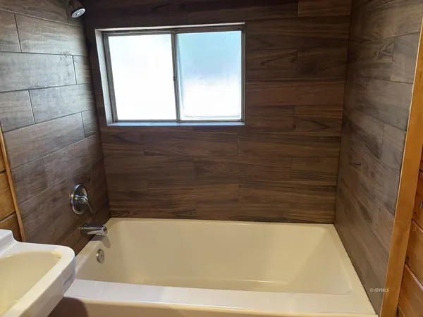 $1,300 | 54100 Pine Crest Avenue, Unit 8, Idyllwild, CA 92549